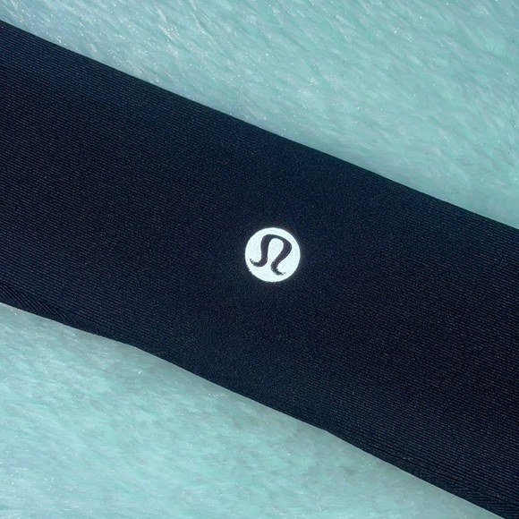 NWT Lululemon Fly Away Tamer Headband - Picture 8 of 11